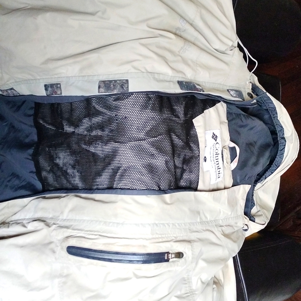 Columbia wind breaker